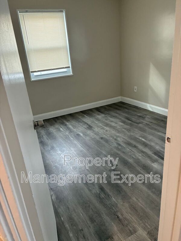 1841 N Dinwiddie St in Arlington, VA - Foto de edificio - Building Photo