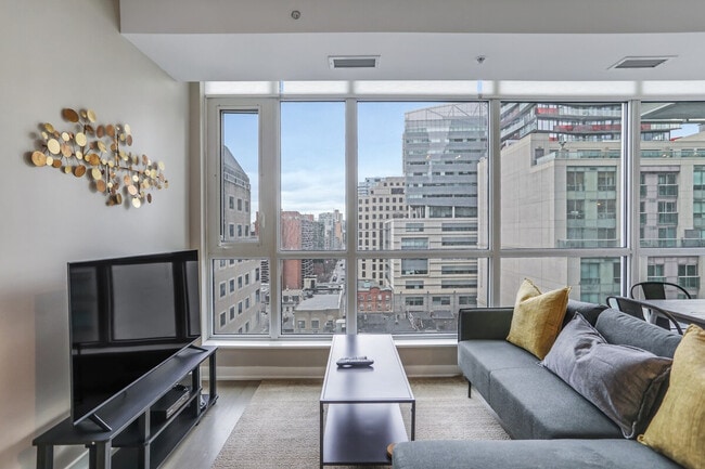 203 Queen St W in Toronto, ON - Building Photo - Building Photo