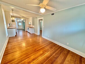 2119 Avenue O 1/2 in Galveston, TX - Building Photo - Building Photo