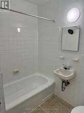 1582 Bathurst St in Toronto, ON - Building Photo - Building Photo