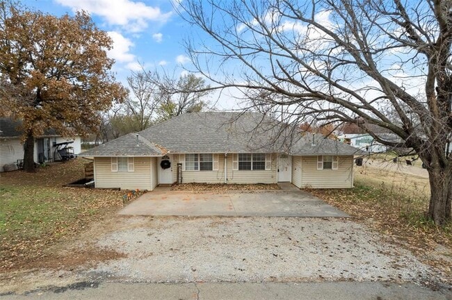 property at 601 Dogwood Ave