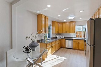 383 N Sunnyvale Ave in Sunnyvale, CA - Foto de edificio - Building Photo