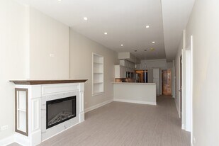 1815 N Clybourn Ave, Unit J02P in Chicago, IL - Building Photo