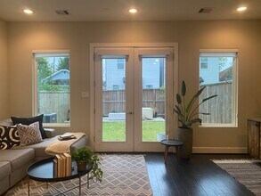 2413 Chapman St in Houston, TX - Building Photo - Building Photo