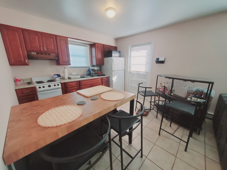 71 Josephine Evaristo Ave, Unit 2 in Greenwich, CT - Building Photo