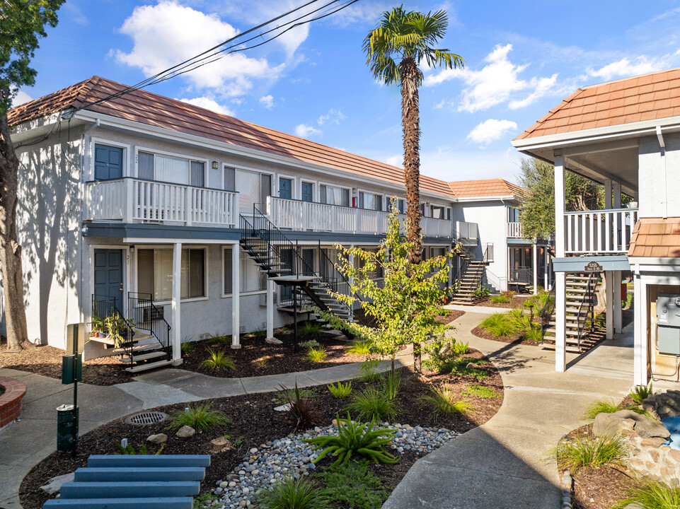 Del Coronado Apartments in San Jose, CA - Foto de edificio