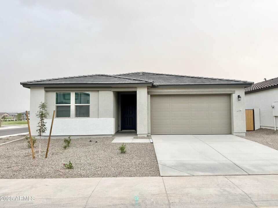 2336 Homesteaders Rd in Queen Creek, AZ - Building Photo