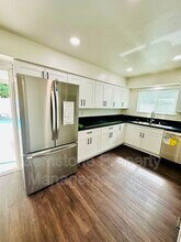 5233 Countryside Dr in San Diego, CA - Building Photo - Building Photo