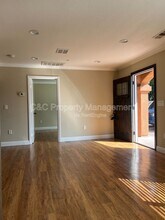 1445 1/2 S Sunol Dr in Los Angeles, CA - Building Photo - Building Photo