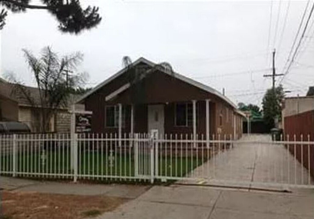 1151-1153 E 88th Pl in Los Angeles, CA - Building Photo