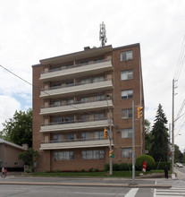 1220 Bayview Ave in Toronto, ON - Building Photo - Building Photo