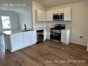 794 SW 11th St in Newcastle, OK - Building Photo - Building Photo