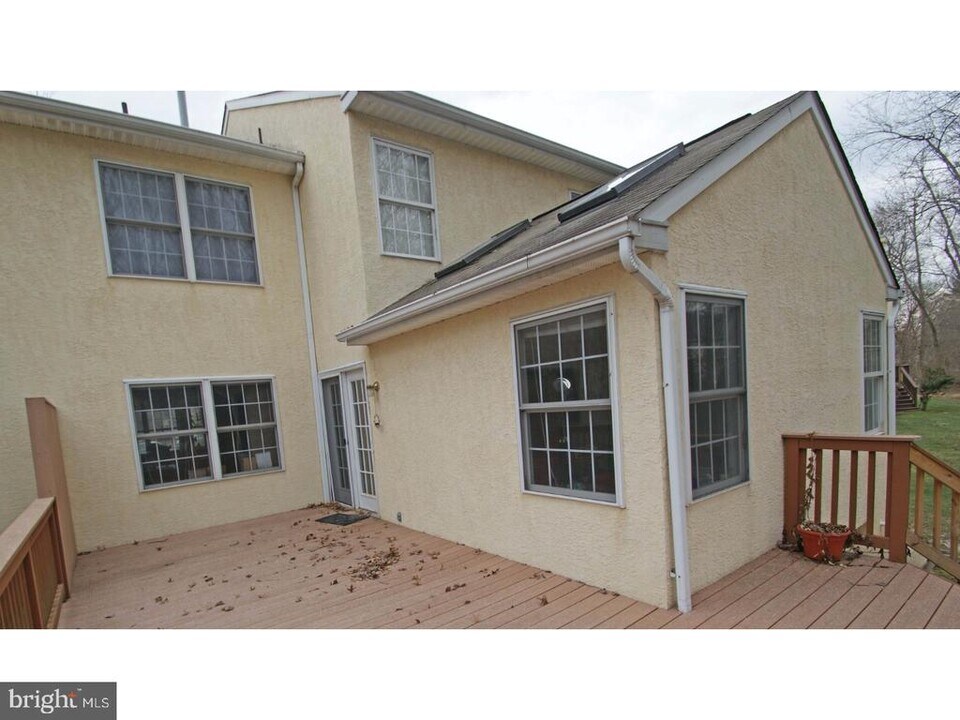727 Locust Ln in Spring House, PA - Foto de edificio