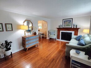 699 Crystal Dr in Pittsburgh, PA - Building Photo - Building Photo