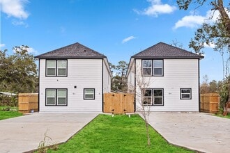 8224 Bigwood St in Houston, TX - Building Photo - Building Photo