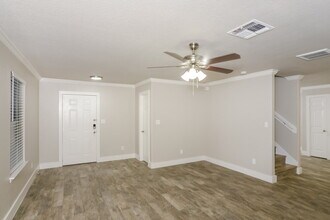 5727 Sandy Canyon in San Antonio, TX - Foto de edificio - Building Photo