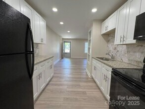 19612 Oak St, Unit 7 in Cornelius, NC - Building Photo - Building Photo