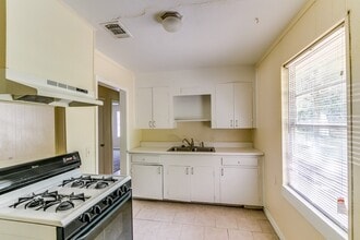 505 S 4th St in Baytown, TX - Building Photo - Building Photo