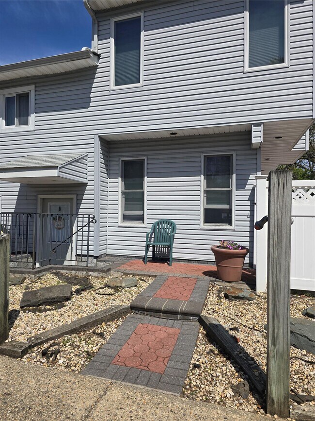 44 Inwood Rd in Port Washington, NY - Building Photo - Building Photo