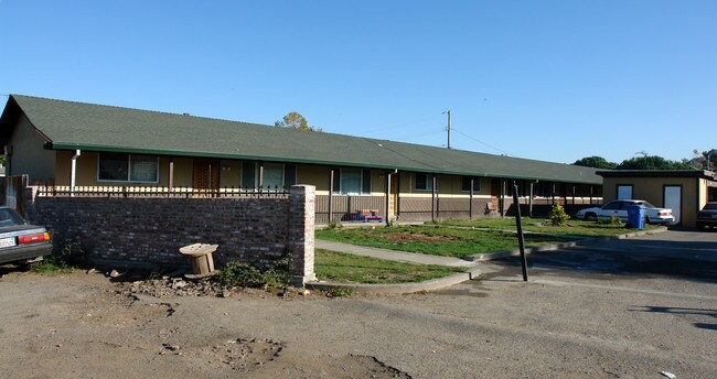 939 Aston Ave in Santa Rosa, CA - Foto de edificio - Building Photo