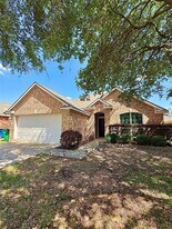 130 Buckskin Dr in Waxahachie, TX - Building Photo