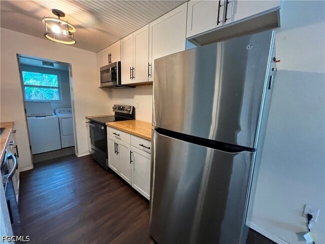 property at 19113-19115 Holly Rd