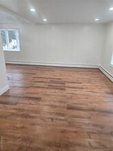 21 Carriage Dr in Newburgh, NY - Building Photo - Building Photo