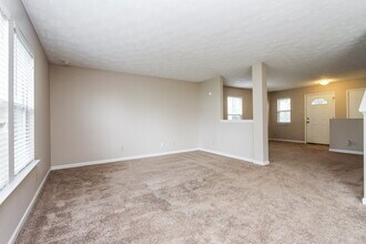 105 Winterwood Dr in Greenwood, IN - Foto de edificio - Building Photo