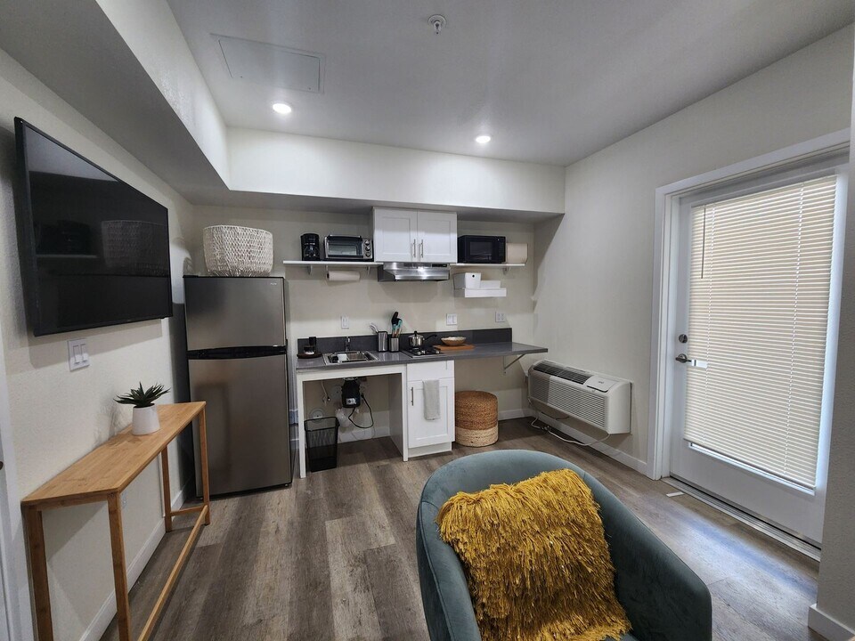 228 N Soto St in Los Angeles, CA - Building Photo