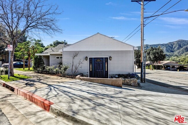 property at 3930 La Crescenta Ave