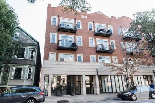 2535 N Southport Ave, Unit 2S in Chicago, IL - Foto de edificio - Building Photo