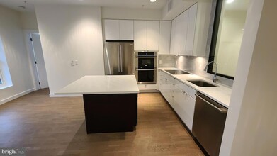 1405 W St NW, Unit 205 in Washington, DC - Building Photo - Building Photo