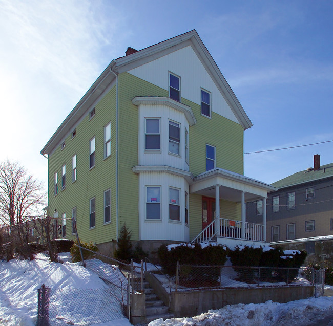 81-83 Tecumseh St in Fall River, MA - Foto de edificio - Building Photo