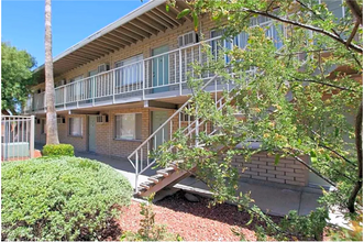 Limberlost Studio Apartments in Tucson, AZ - Foto de edificio - Building Photo