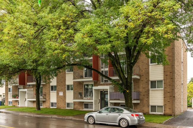 130 Des Cèdres Boul in Québec, QC - Building Photo - Primary Photo