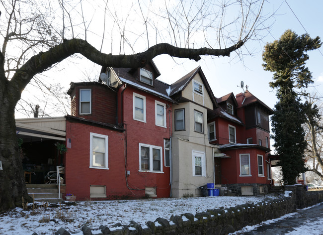 4637 Leiper St in Philadelphia, PA - Foto de edificio - Building Photo