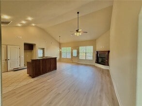 511 Verona Way in Centerton, AR - Foto de edificio - Building Photo