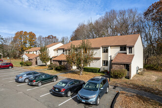 Canal Place in Weatogue, CT - Foto de edificio - Building Photo