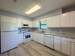 2406 Abbey Cir in Asheville, NC - Building Photo - Building Photo