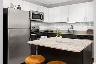 180 North Jefferson in Chicago, IL - Building Photo - Interior Photo