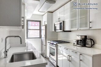 279 E 44th St in New York, NY - Building Photo - Building Photo