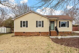 204 Charles St in Clayton, NC - Building Photo