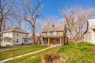 110 S Park Ave in Independence, MO - Foto de edificio - Building Photo