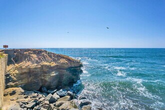 4859 Santa Cruz Ave in San Diego, CA - Building Photo - Building Photo