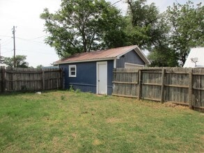 313 N Indiana St in Weatherford, OK - Building Photo - Building Photo