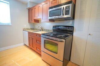 609 Westgate Ave, Unit D in University City, MO - Building Photo - Building Photo