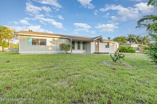 2155 Palm Ave in Indialantic, FL - Building Photo