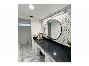 8406 Foxwood Ln in Dallas, TX - Building Photo - Building Photo