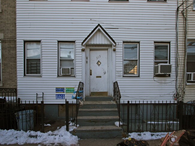 212 Highland Pl in Brooklyn, NY - Foto de edificio - Building Photo