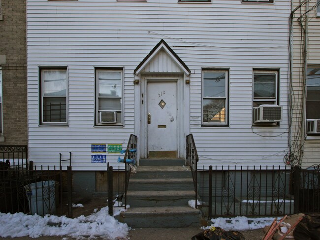 212 Highland Pl in Brooklyn, NY - Building Photo - Building Photo